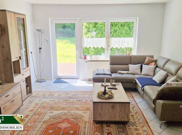 Wohnzimmer mit Zugang zur Terrasse