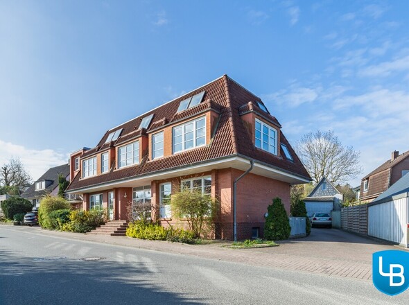 Wohnanlage mit Zufahrt zum Hof 