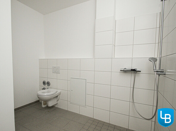 ..mit bodentiefer Dusche