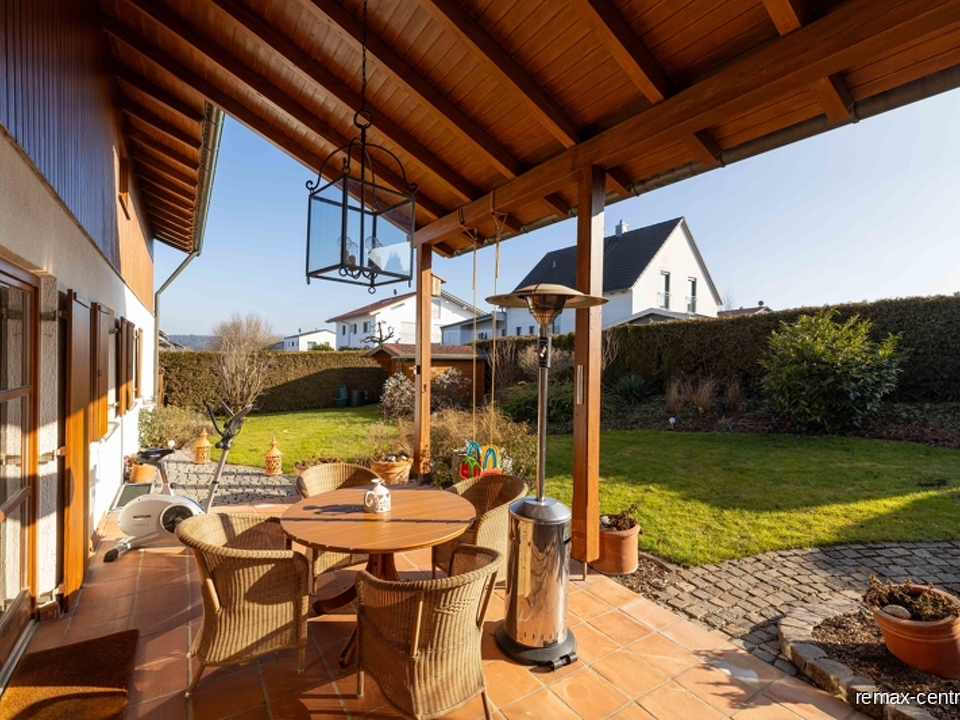 Süd-Terrasse mit Garten