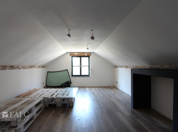 Speicher oberhalb Garage