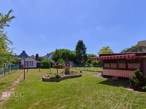 Garten Blick aus dem Wintergarten