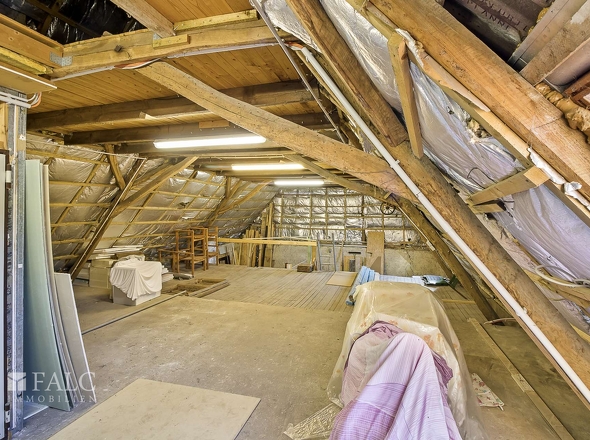 Unausgebauter Spitzboden