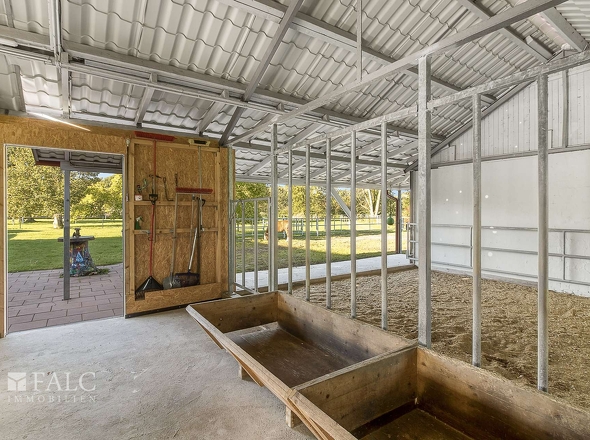 Innenansicht Pferdestall 