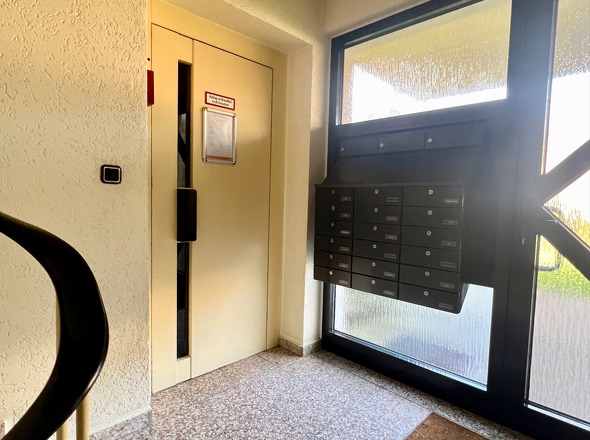 Hauseingang Fahrstuhl