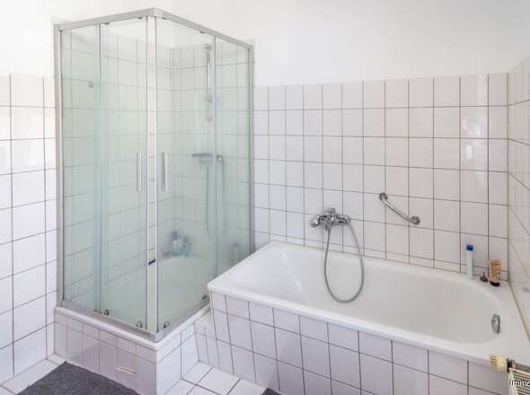 EG gefliestes Masterbad A2