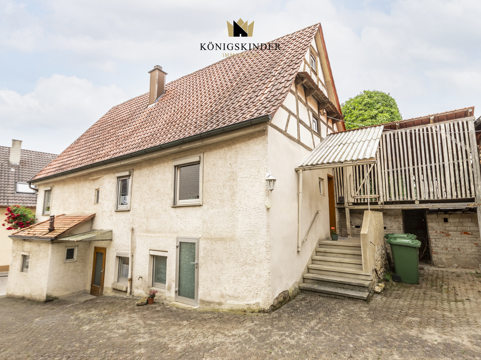 Innenhof Eingang  (1.OG ) - mit Stellplatz Möglichkeit