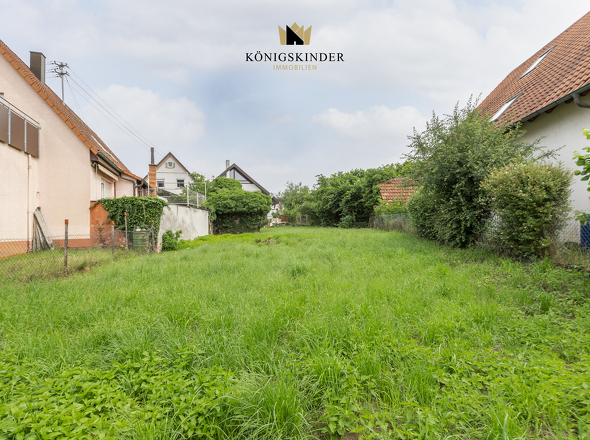 Großer Garten- mit viel Platz für Kinder, Gartenprojekte oder Erholung