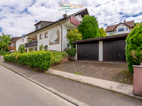 Zwei weitere Garagen neben dem Haus