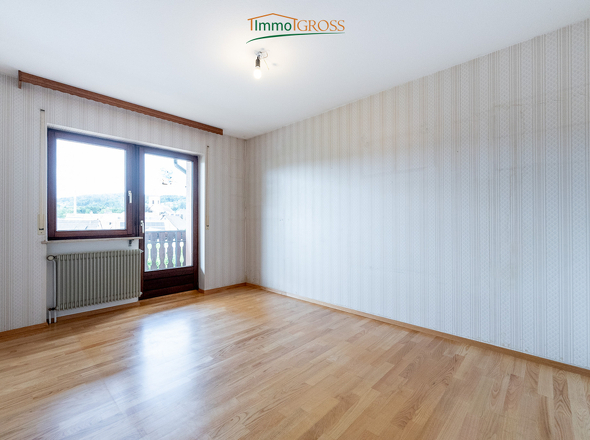 EG - Mögliches Büro mit Zugang zur überdachten Terrasse