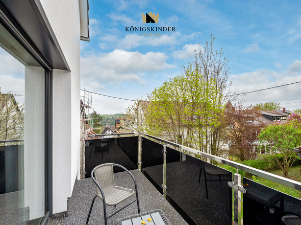 seitlicher Balkon im 1.OG