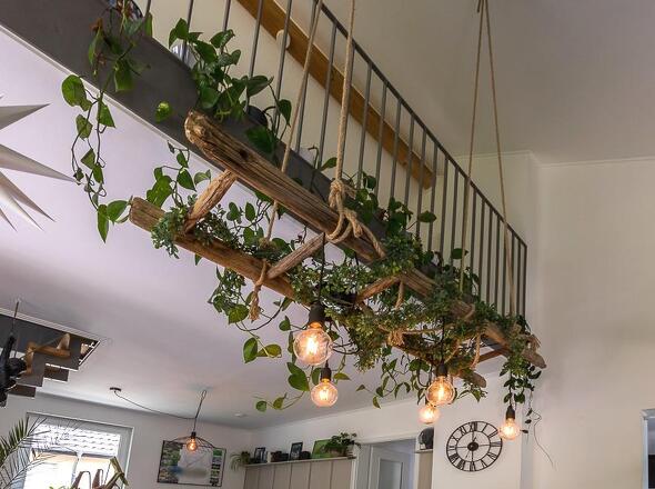 OG: Blick R. Galerie v. Essbereich