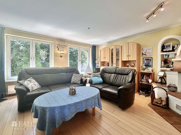 Wohnzimmer mit Kamin