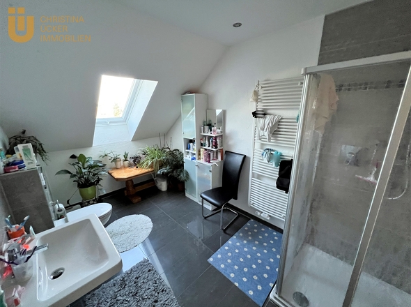 Badezimmer im Dachgeschoss