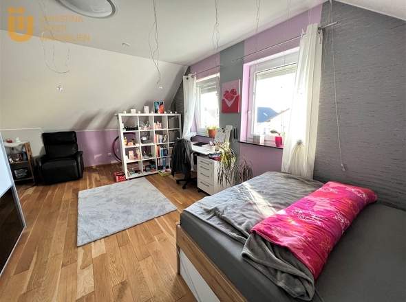 Kinderzimmer im Dachgeschoss1