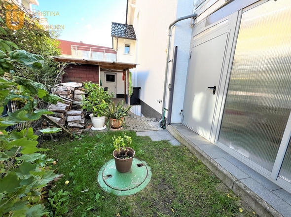 Seitenweg zur Garage