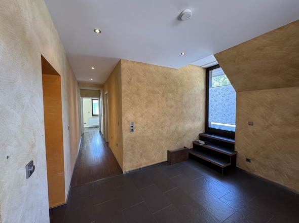 Essbereich mit Zugang zur Dachterrasse