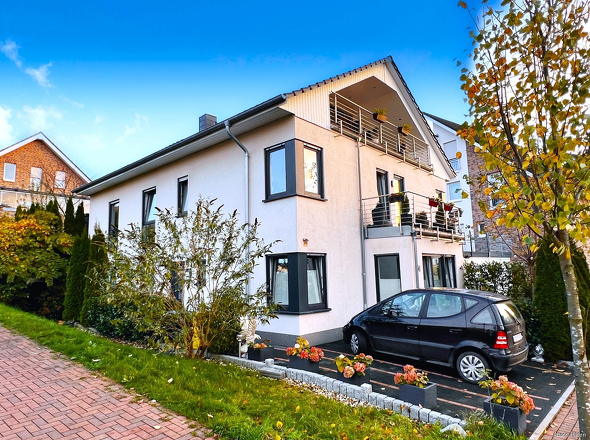 Hausansicht Straße (2)