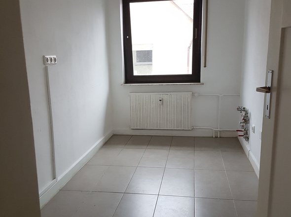 1. OG links - Küche leer