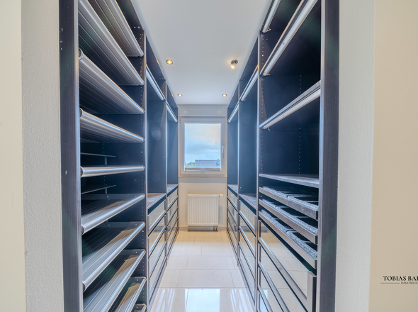 begehbarer Kleiderschrank