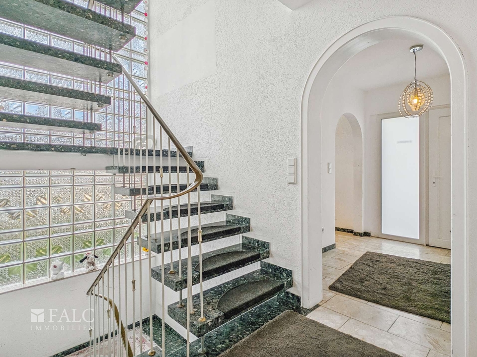 Treppe und Hausflur