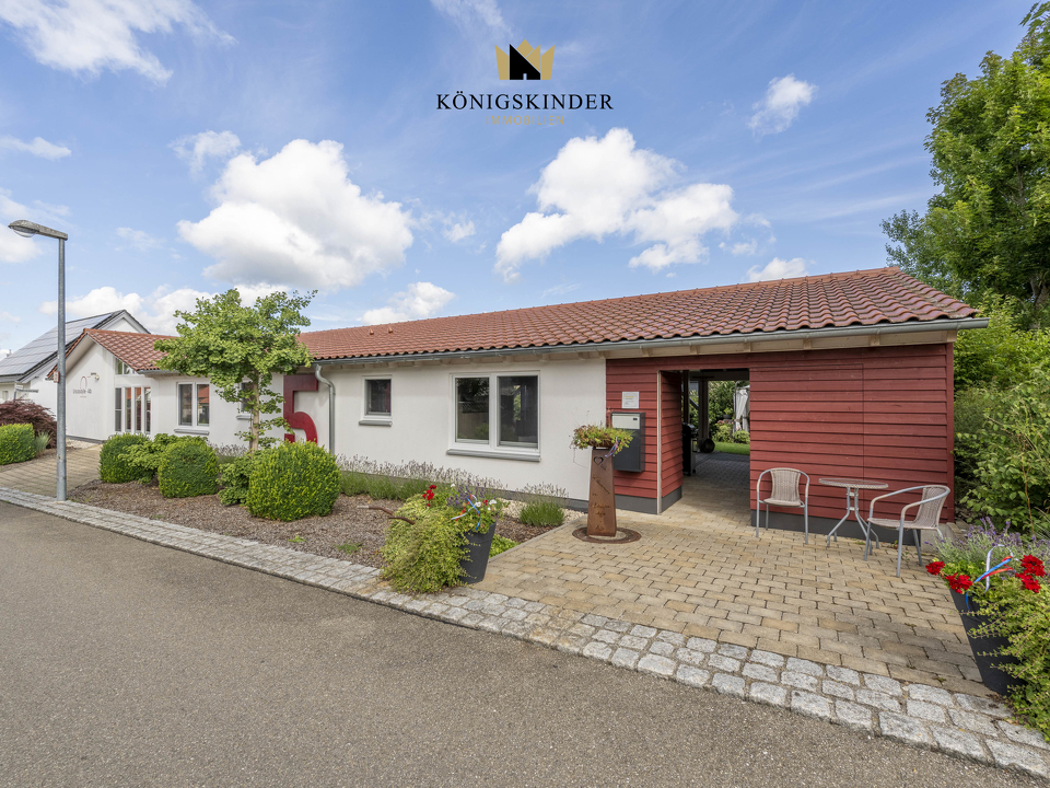 Einladend und barrierefrei – der überdachte Eingangsbereich heißt Bewohner und Gäste herzlich willkommen. 5 - Bad Urach - 23-07-2025 - 13