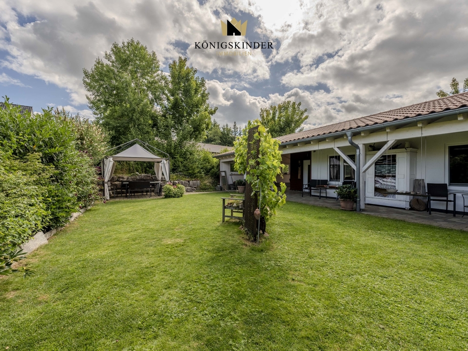 Natur pur: Der grüne Außenbereich bietet Raum für Freizeit, Entspannung oder therapeutische Angebote.