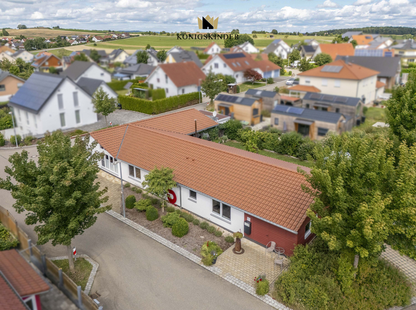 Ländliche Idylle trifft durchdachte Architektur: Die perfekte Kombination aus Funktionalität und Erholung.