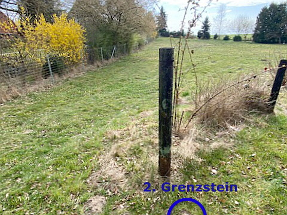 2. Vermessungspunkt Einfahrt Baugrundstück