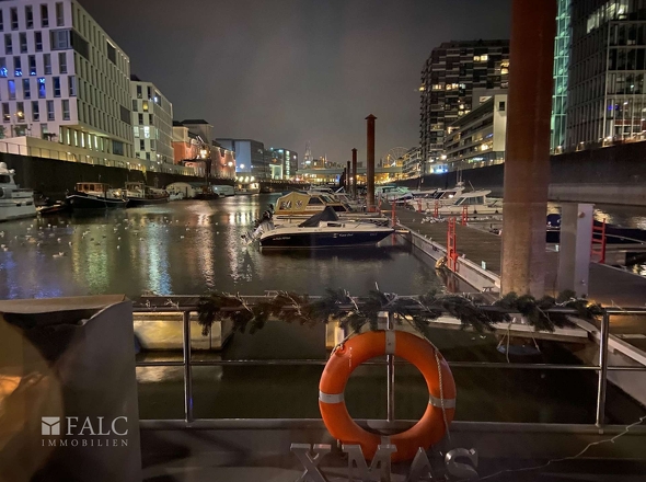 zu Hause in Düsseldorf