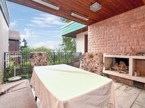 Terrasse mit Außenkamin