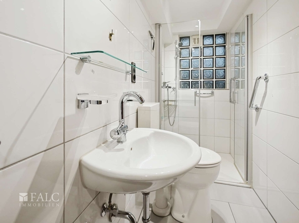 Gäste WC und Dusche 