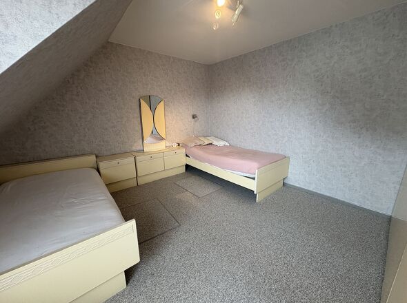 Schlafzimmer DG