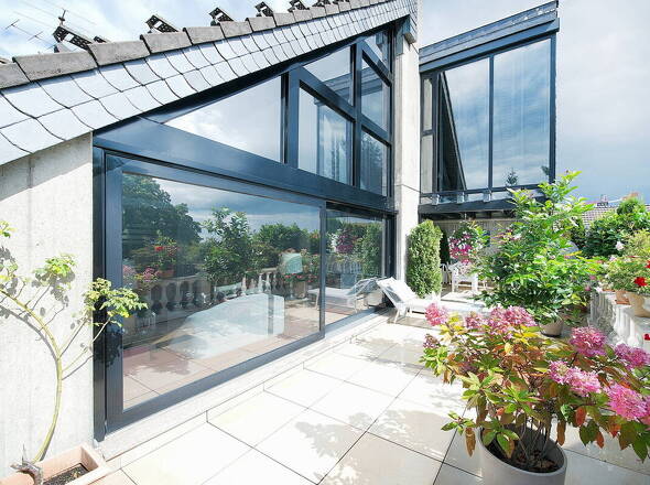 seitliche Dachterrasse