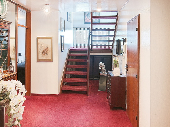 Treppenaufgang im Eingangsbereich