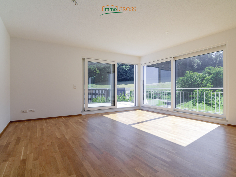 Stilvoller Wohnraum mit Blick in's Grüne