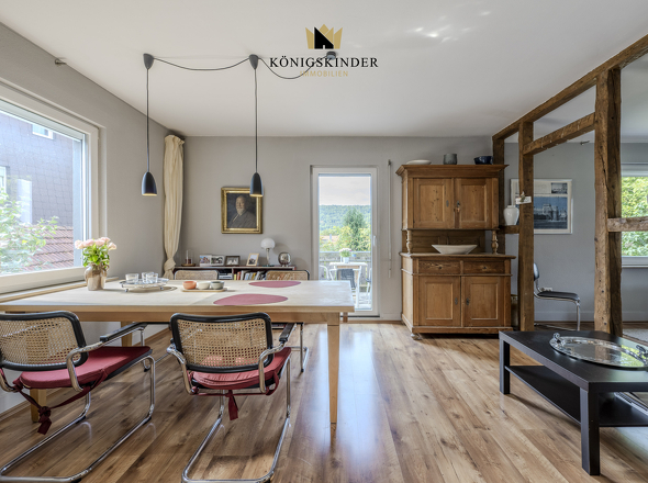 Essbereich mit direktem Zugang auf die Terrasse