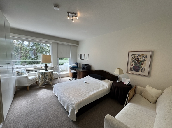 Schlafzimmer mit Balkonzugang (ehem. ET-Whg.)