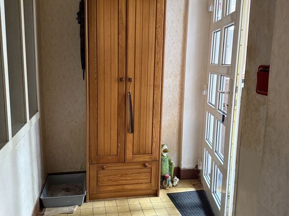 Flur mit Seitenausgang