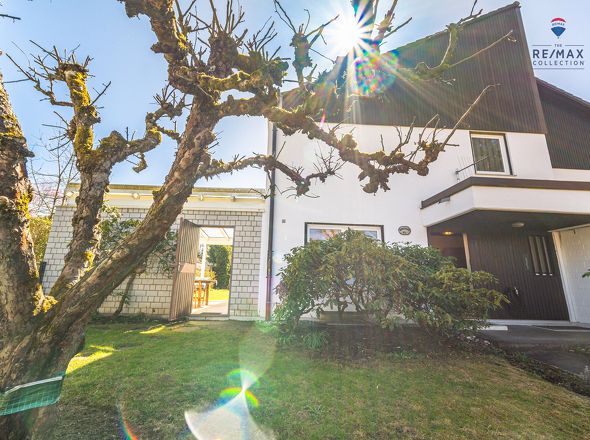 Vorgarten mit Blick in den Wintergarten