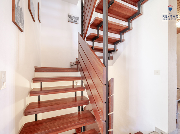 Treppe ins Obergeschoss