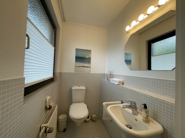 Gäste-WC mit Fenster