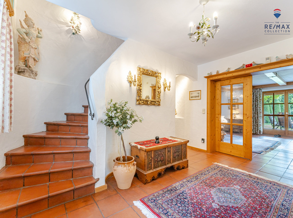 Diele mit Treppe ins OG