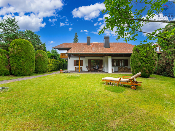 Garten mit Blick auf das Haus