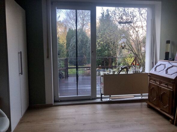 Schlafzimmer mit Blick zur Terrasse