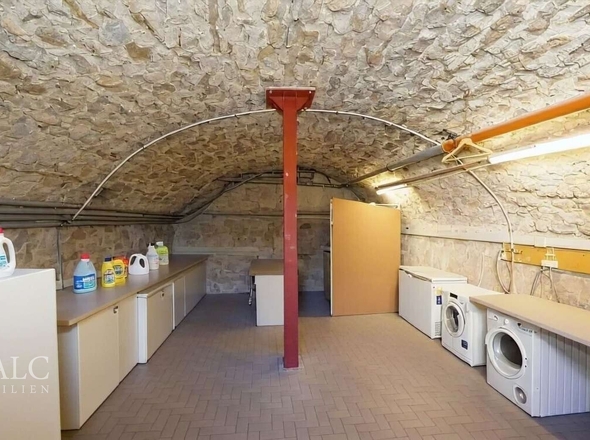 Waschküche mit Stauraum