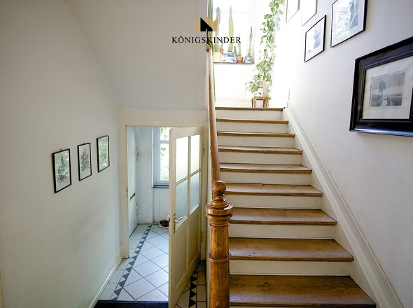 Eingang mit Aufgang 1.Stock