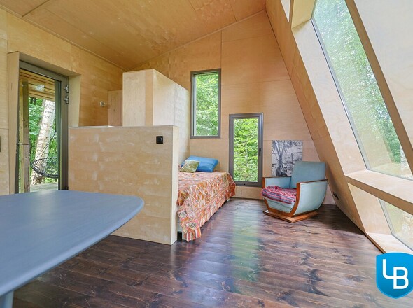 Viel Helligkeit und hohe Decken