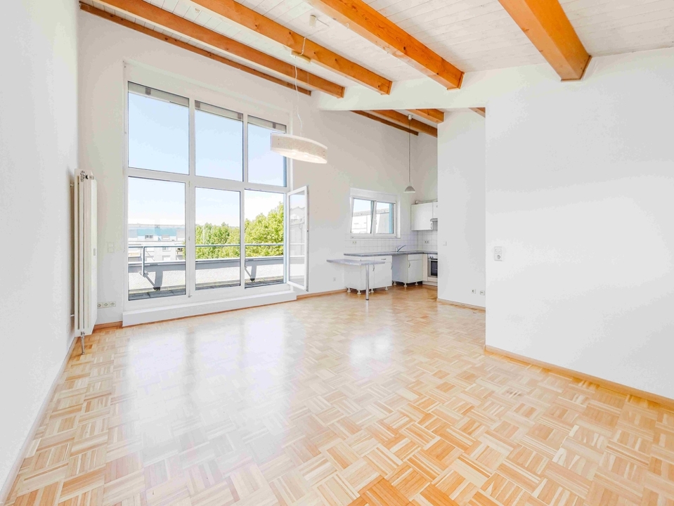 Lichtdurchflutetes Wohn- und Esszimmer (Beispielbild)