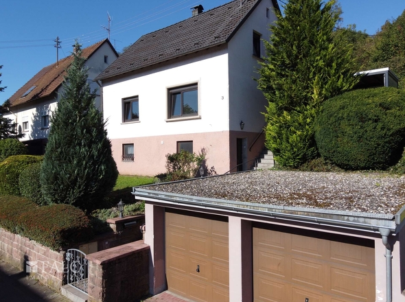 Wohnhaus mit Doppelgarage